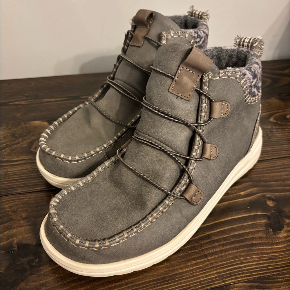 HEYDUDE Women's Eloise Recycled Leather Boots women’s 8